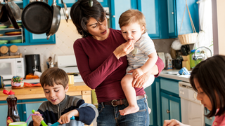 Bedraggled parents eat more than 150 meals a year while standing<em></em>